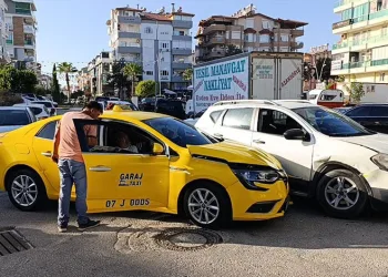 İstanbul’da kaçak iplik operasyonu: 10 ton polyester iplik ele geçirildi