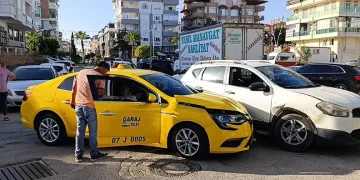 İstanbul’da kaçak iplik operasyonu: 10 ton polyester iplik ele geçirildi