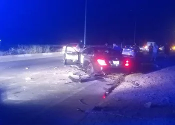 Parkta bıçaklı kavga, yaralanan iki kişi hastaneye kaldırıldı