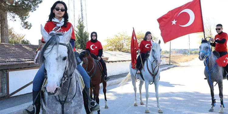 Cumhuriyet’in 101. yılında zaferin dansı sahnelendi
