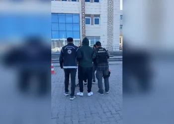 Çanakkale’de göçmen kaçakçılığı operasyonu: 79 kaçak göçmen ile 2 organizatör yakalandı