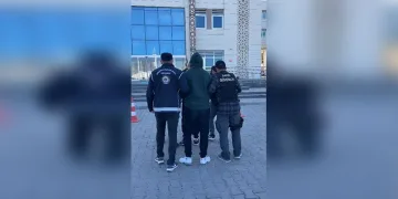 Çanakkale’de göçmen kaçakçılığı operasyonu: 79 kaçak göçmen ile 2 organizatör yakalandı