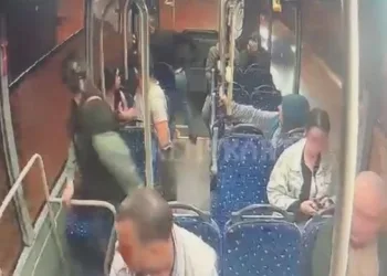 Halk otobüsünde bıçaklı cinayet!