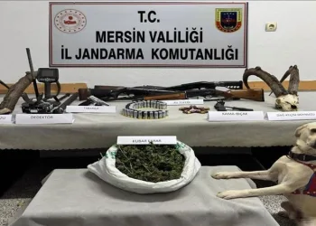 Kuşadası açıklarında 17 düzensiz göçmen kurtarıldı