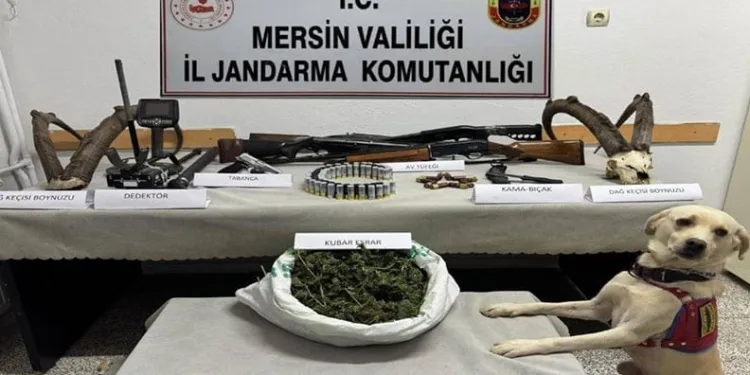 Kuşadası açıklarında 17 düzensiz göçmen kurtarıldı