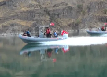 Parkta bıçaklı kavga, yaralanan iki kişi hastaneye kaldırıldı