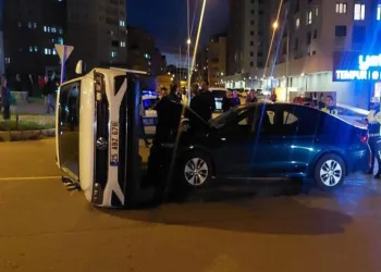 Ilısu Baraj Gölü kıyısında mahsur kalan Suriyeli aile kepçe yardımıyla kurtarıldı