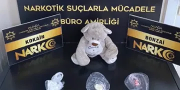 Kontrollü bina yıkımında facianın eşiğinden dönüldü: Mahsur kalan 8 kişi kurtarıldı