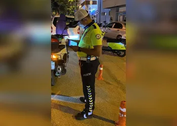 Öğrenciler ile terör örgütü mensuplarını buluşturan dernek yöneticisi yakalandı