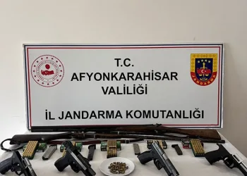 Kaçak silah satışı yapmaya hazırlanırken jandarmaya yakalandı
