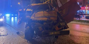 Parkta bıçaklı kavga, yaralanan iki kişi hastaneye kaldırıldı