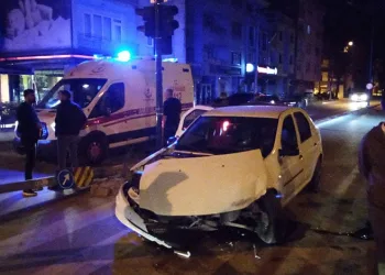 Bursa’da otomobiller çarpıştı: 3 yaralı