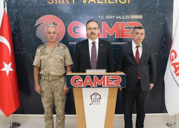 Kuşadası açıklarında 17 düzensiz göçmen kurtarıldı