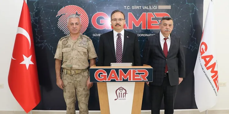 Kuşadası açıklarında 17 düzensiz göçmen kurtarıldı