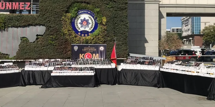 Öğrenciler ile terör örgütü mensuplarını buluşturan dernek yöneticisi yakalandı