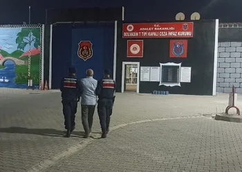 Kuşadası açıklarında 17 düzensiz göçmen kurtarıldı