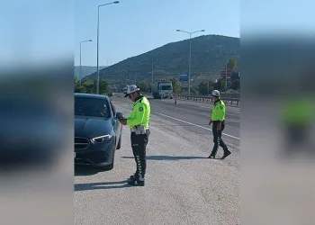 Parkta bıçaklı kavga, yaralanan iki kişi hastaneye kaldırıldı
