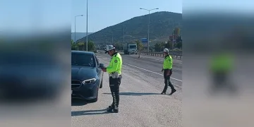 Parkta bıçaklı kavga, yaralanan iki kişi hastaneye kaldırıldı