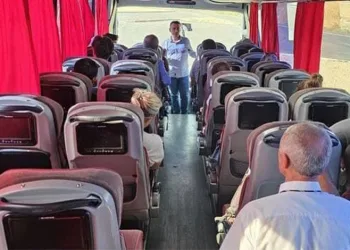 Şehirlerarası otobüslere yolcu olarak binen jandarma sürücüleri denetledi