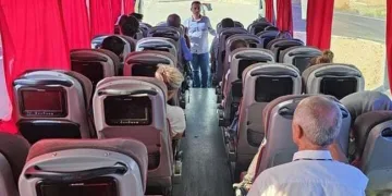 Şehirlerarası otobüslere yolcu olarak binen jandarma sürücüleri denetledi