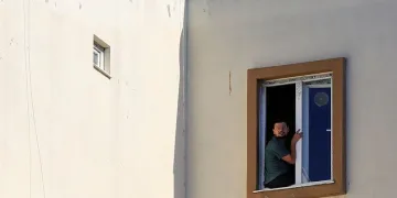 Eyüpsultan’da yolda para bulan 3 kız öğrenciden örnek davranış