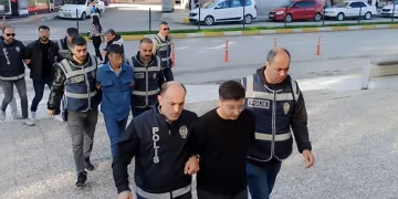 Mersin Bozyazı’da orman yangını büyümeden söndürüldü