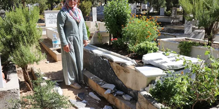 Eyüpsultan’da yolda para bulan 3 kız öğrenciden örnek davranış