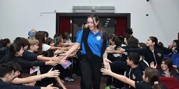 Nilüfer Belediyespor Eker Kadın Voleybol Takımı, öğrencilere altın tavsiyeler