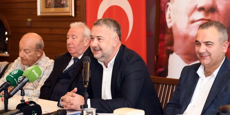 Osmangazi Belediyespor Başkanı Fatih Karayılan, spor basını ile buluştu