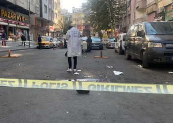 3 kişiyi bıçaklayan saldırgan etkisiz hale getirildi