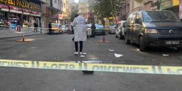 3 kişiyi bıçaklayan saldırgan etkisiz hale getirildi