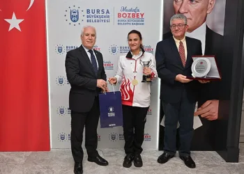 Mustafa Bozbey, dünya şampiyonu Dilek Yavaş’ı ağırladı