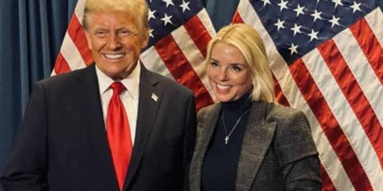 Trump’ın yeni Adalet Bakanı adayı Florida’nnin ilk kadın başsavcısı Bondi oldu