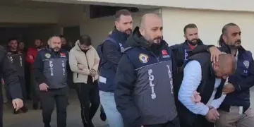 Kredi çekemeyen kişileri tuzağa düşürüp dolandıran çeteye suçüstü baskın
