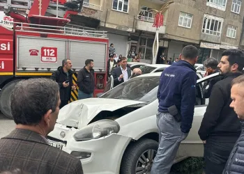 Hakkari’de maddi hasarlı trafik kazası