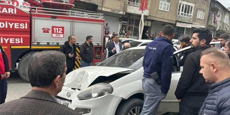Hakkari’de maddi hasarlı trafik kazası