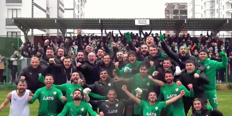 Galibiyet sevinci taraftarlarla birlikte yaşandı