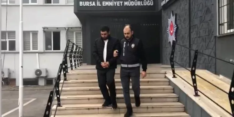 Bursa’da 15 yıl cezayla aranan 2 şüpheli yakalandı