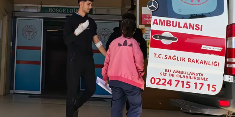 Bursa’da malzeme atarken elini hurda ezme makinesine kaptırdı
