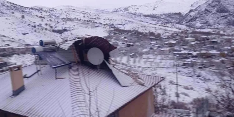 Çemişgezek’te şiddetli fırtına evlerin çatılarını uçurdu