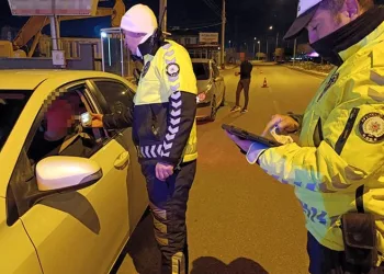 4 yıl 2 ay hapis cezasıyla aranan şahsı polis yakaladı