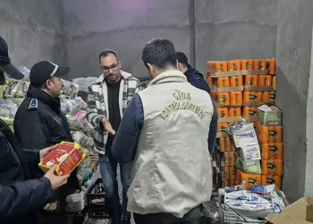 Alevlere teslim olan minibüs küle döndü