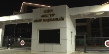 İzmir’de 2 kişi tarafından bıçaklanan şahıs hayatını kaybetti