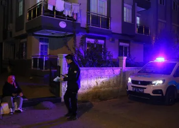 Yaşlı kadın 3 torunuyla sokağa atıldı