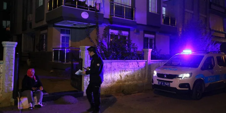 Yaşlı kadın 3 torunuyla sokağa atıldı
