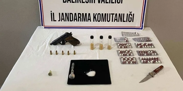 Balıkesir gerçekleştirilen uyuşturucu operasyonunda 18 kişi yakalandı