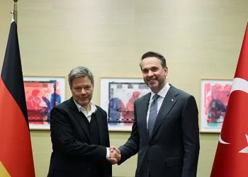 Enerji ve Tabii Kaynaklar Bakanı Bayraktar, Almanya’daki 6. Türk-Alman Enerji Forumu’na katıldı