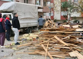 Fırtınada uçan çatılar için hasar tespiti sürüyor