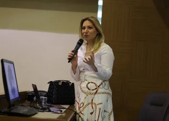 Personele etkili iletişim ve beden dili eğitimi