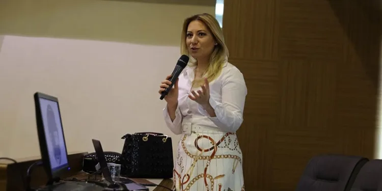 Personele etkili iletişim ve beden dili eğitimi